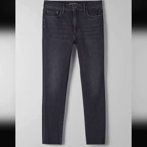 Aritzia Denim Forum Nico Mid rise skinny crop